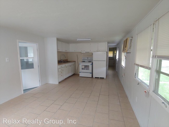 Building Photo - 2 br, 1 bath  - 17 Rosewood