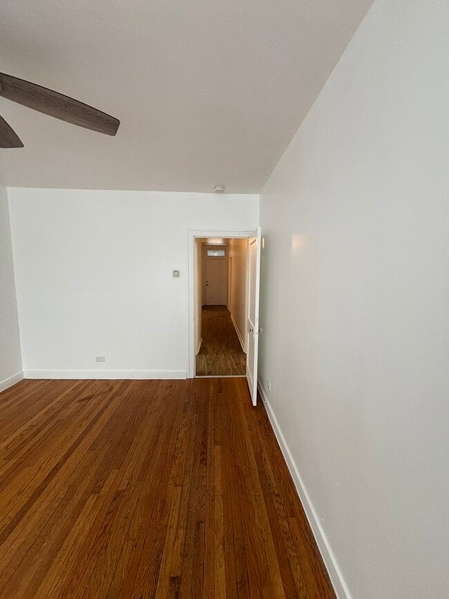 Foto del edificio - 8826 S Exchange Ave