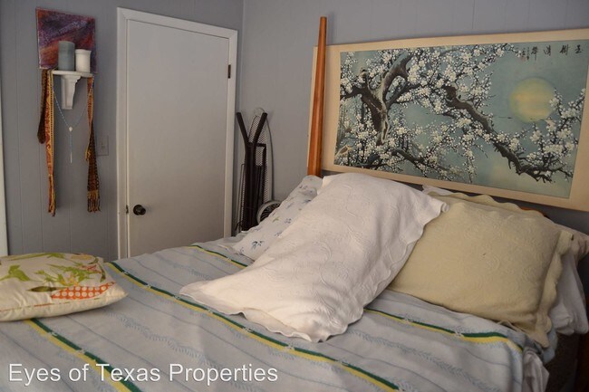 Building Photo - 3411 Duval St