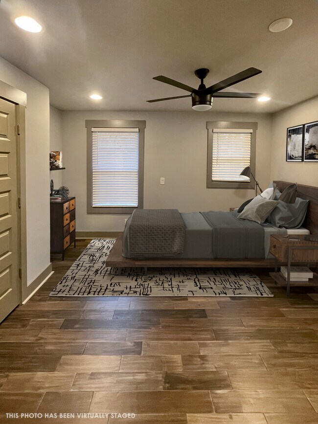 Dormitorio - 1300 Hawkins St