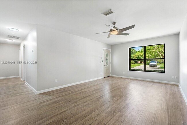 Foto del edificio - 1367 Riverside Cir