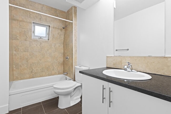 Building Photo - 467 Slater St.