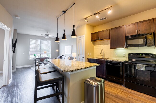 Foto del edificio - 3221 Keller Springs Rd