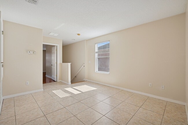 Building Photo - 2825 Cliffe Ct