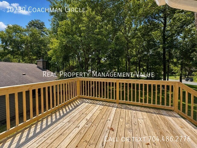 Foto del edificio - 10730 Coachman Cir