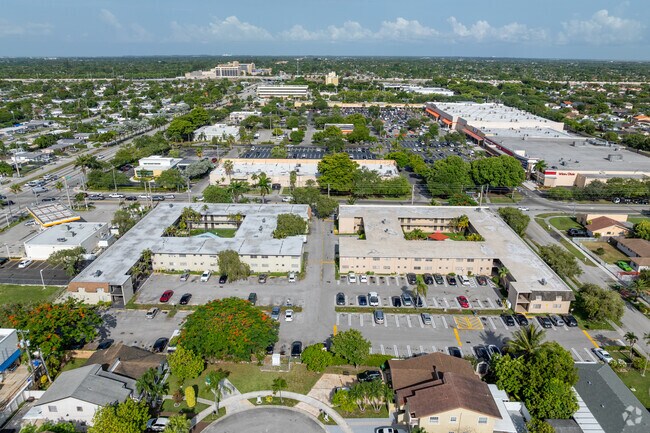 Foto del edificio - VILLAS OF WEST BIRD CONDO