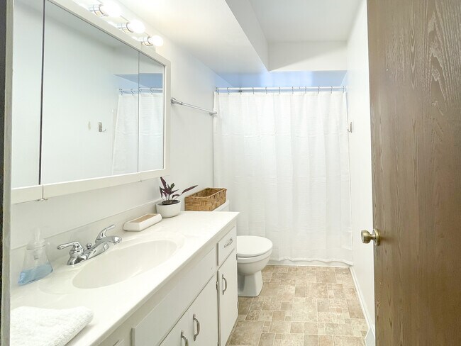 Foto del edificio - 9522 W Howard Ave