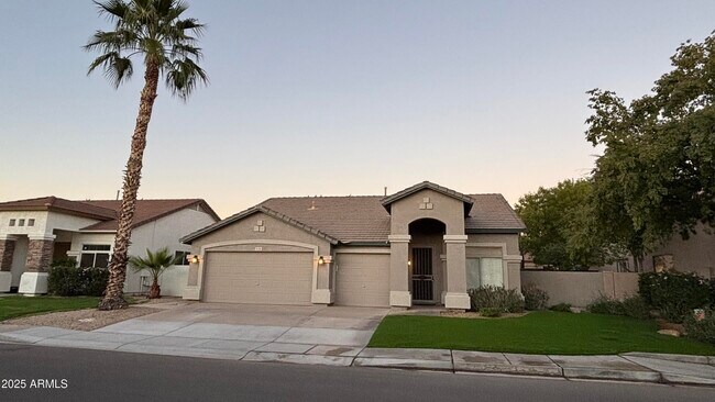 Building Photo - 2236 W Periwinkle Way