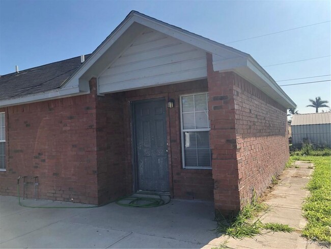 Building Photo - 8612 N La Homa Rd
