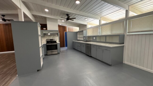 Foto del edificio - 1036 W Alamos Ave