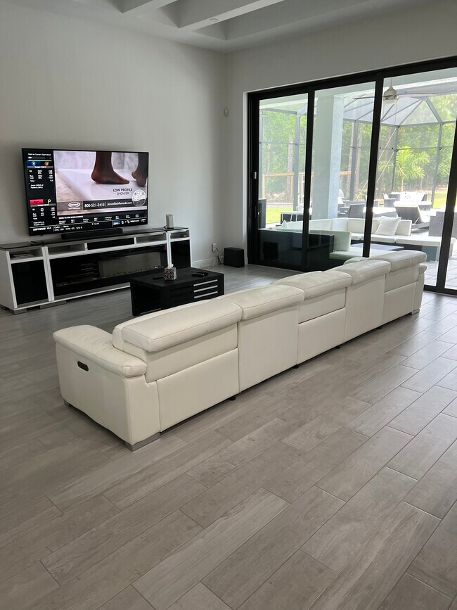 Foto del edificio - 6423 Livingston Woods Ln