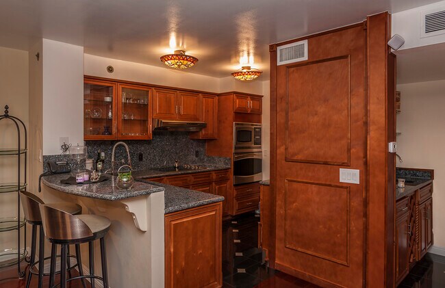 Foto del edificio - 222 Monterey Rd
