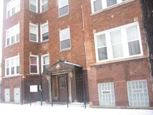 Primary Photo - 2214 N St Louis Ave