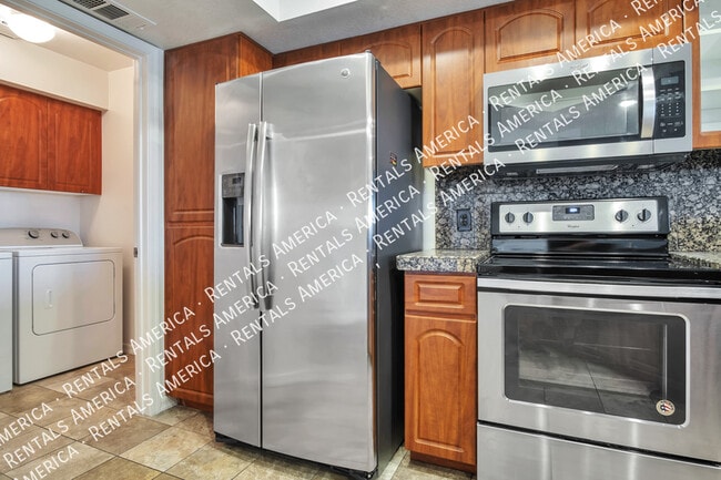 Building Photo - 5104 N 32nd St