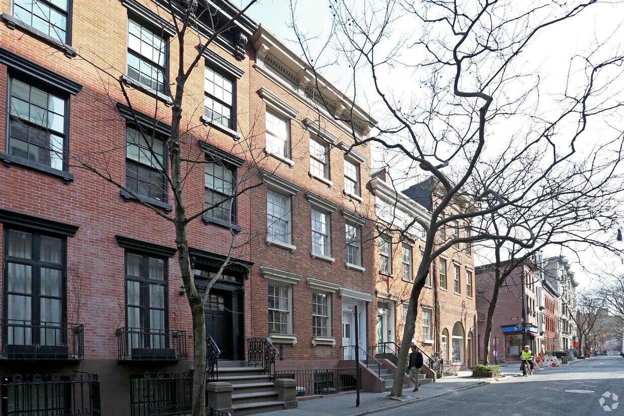 Primary Photo - 305 W 4th St