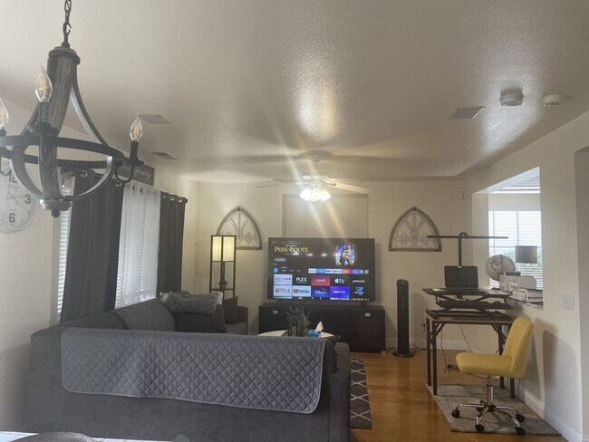 Building Photo - Must See! Oceanview Hills Home