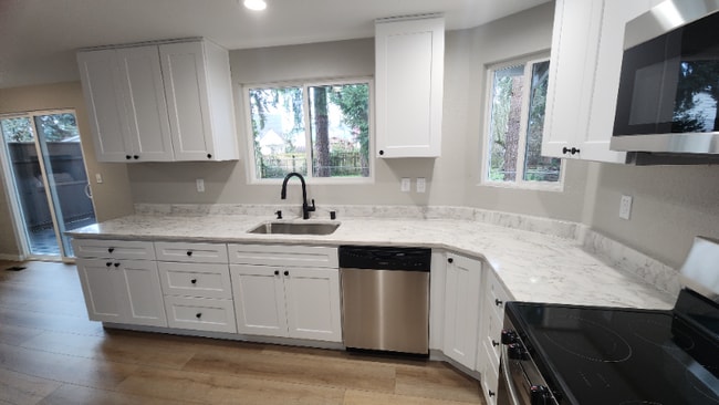 Foto del edificio - 6308 49th Dr NE