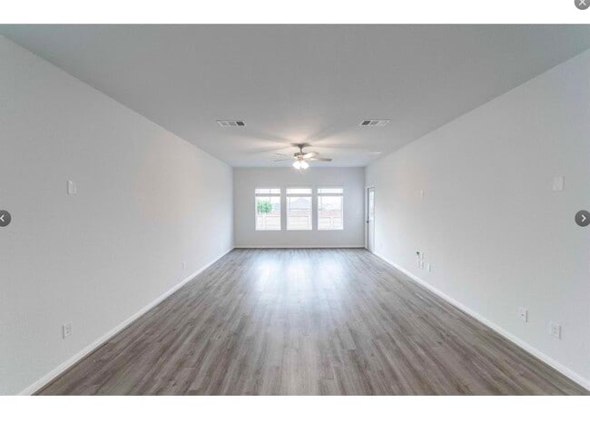 Building Photo - 201 LT Rusty Dr