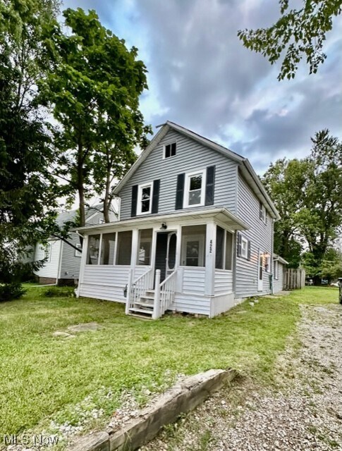 Foto principal - 422 W Smith Rd