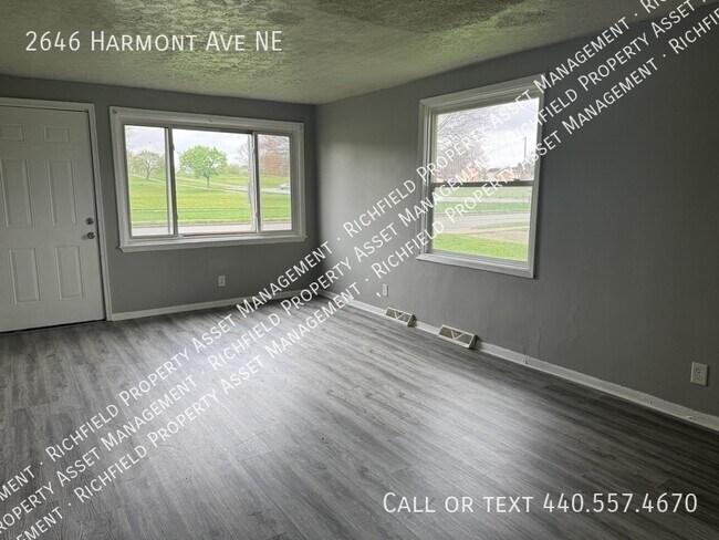 Foto del edificio - 2646 Harmont Ave NE