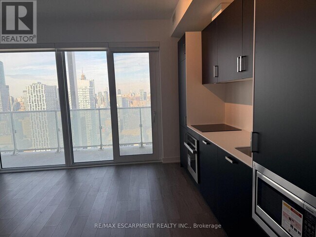 Photo du bâtiment - 88 Queen St E