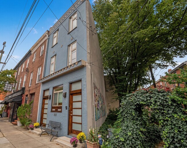 Exterior - 807 E Passyunk Ave