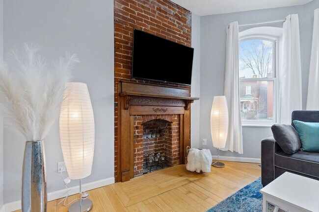 Foto del edificio - 2366 Lawrence St