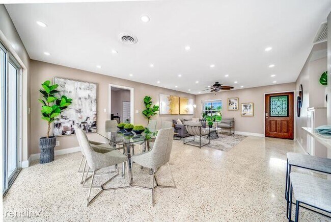 Building Photo - 3 br, 2 bath House - 6933 Bayshore Dr