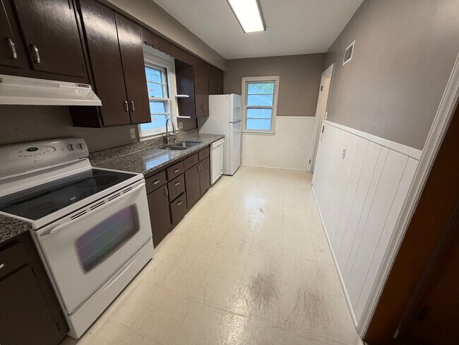 Building Photo - Italian Estates Property Management