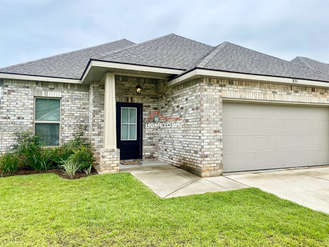 Primary Photo - Beautiful 3 bedroom home centrally located...