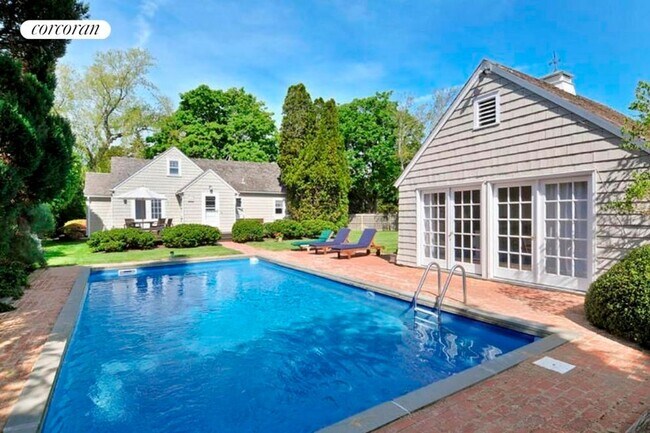 Foto del edificio - 45 Baiting Hollow Rd