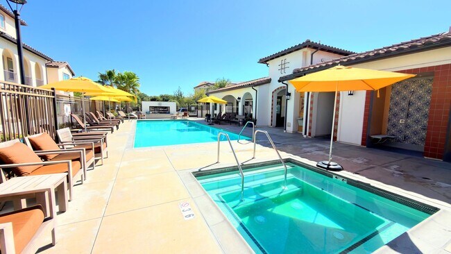 Building Photo - Luxury Builder Model Home - Resort Style Amenities In A Gated Community