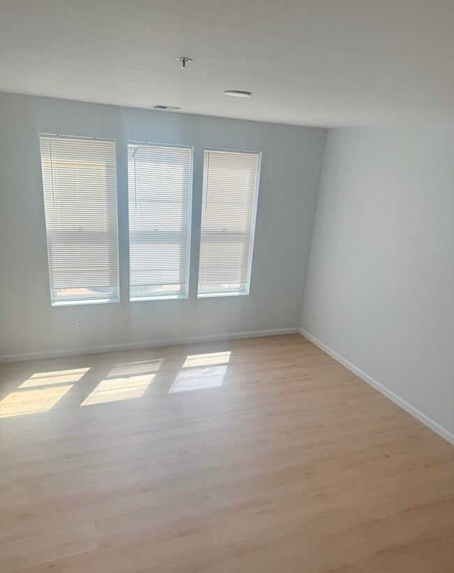 Building Photo - 1505 Nevin Plz