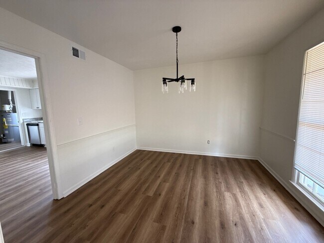 Foto del edificio - 5921 Norton St