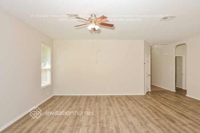 Building Photo - 710 Campion Red