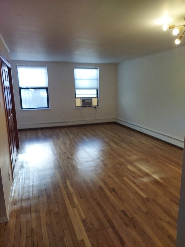 living room - 126 N 3rd St