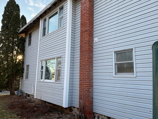Building Photo - 15 N Rural St