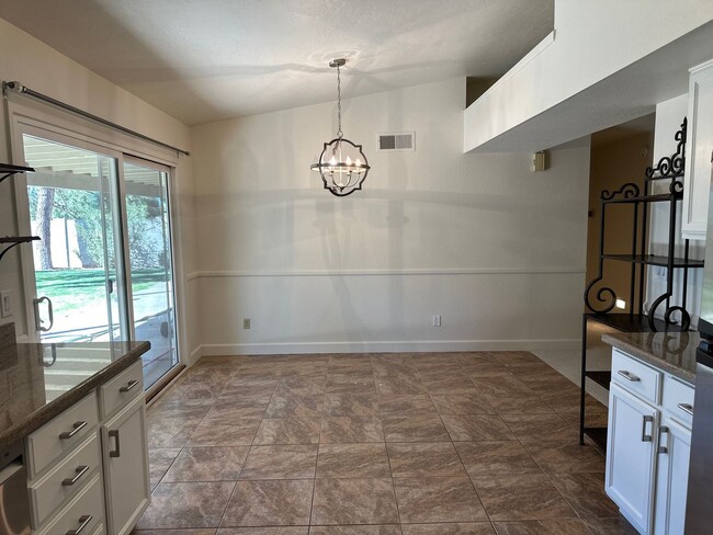 Building Photo - Beautiful Scottsdale Home! Do not miss out...