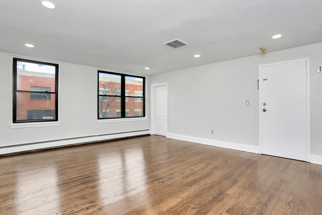 Living Room, Entrance - 48 Greenwich Ave