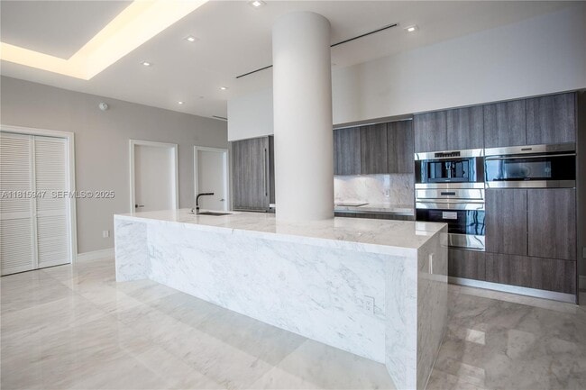 Foto del edificio - 460 NE 28th St