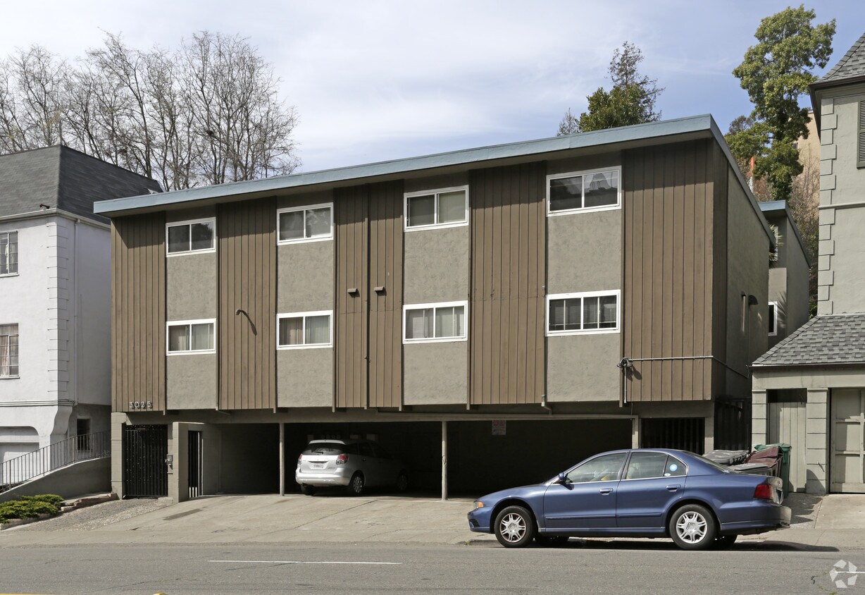 Building Photo - 3025 Park Blvd