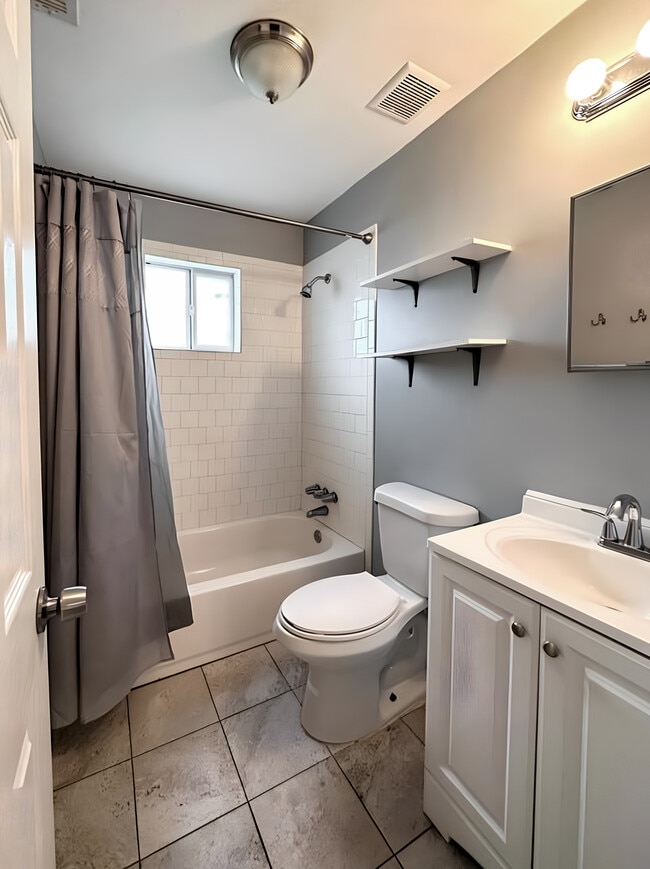 Foto del edificio - 240 N York St