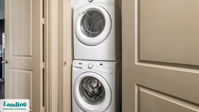 Building Photo - 2626 Fountain View Dr