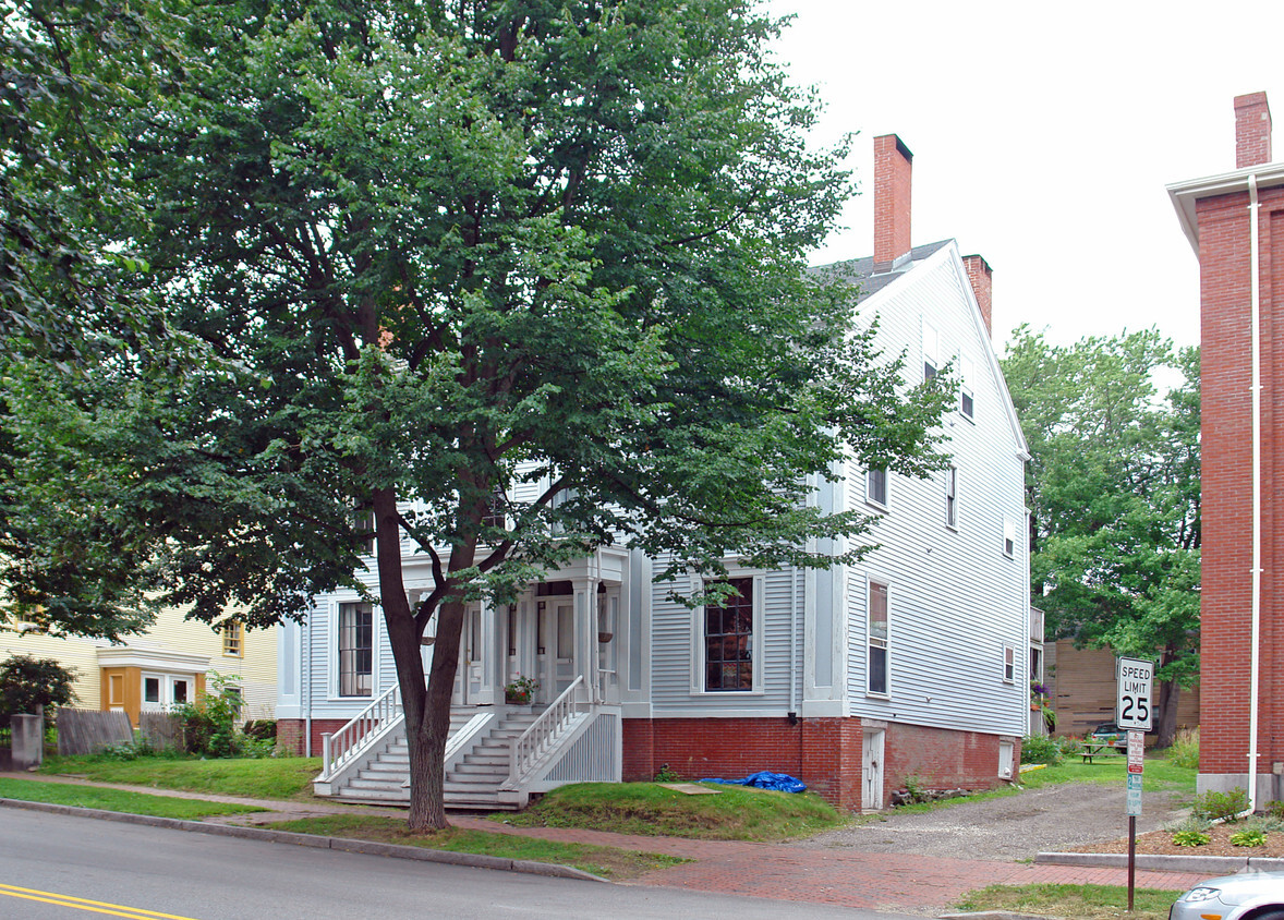 Building Photo - 171 Danforth St