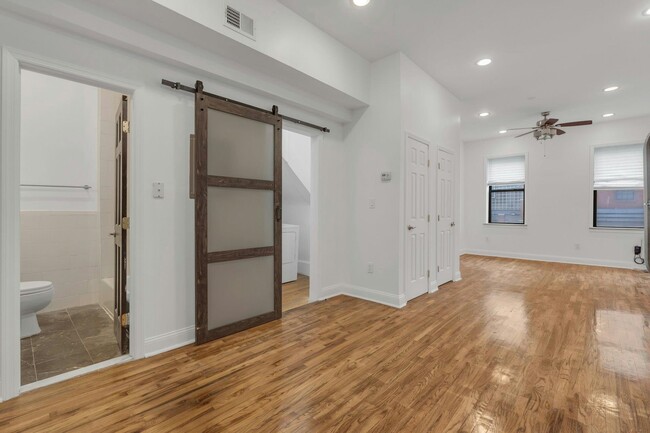 Foto del edificio - 356 Varick St