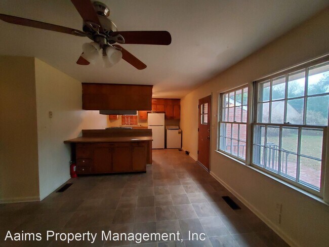 Building Photo - 3 br, 1.5 bath House - 3923 Welmont Drive
