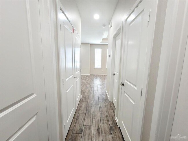 Building Photo - 8 E St