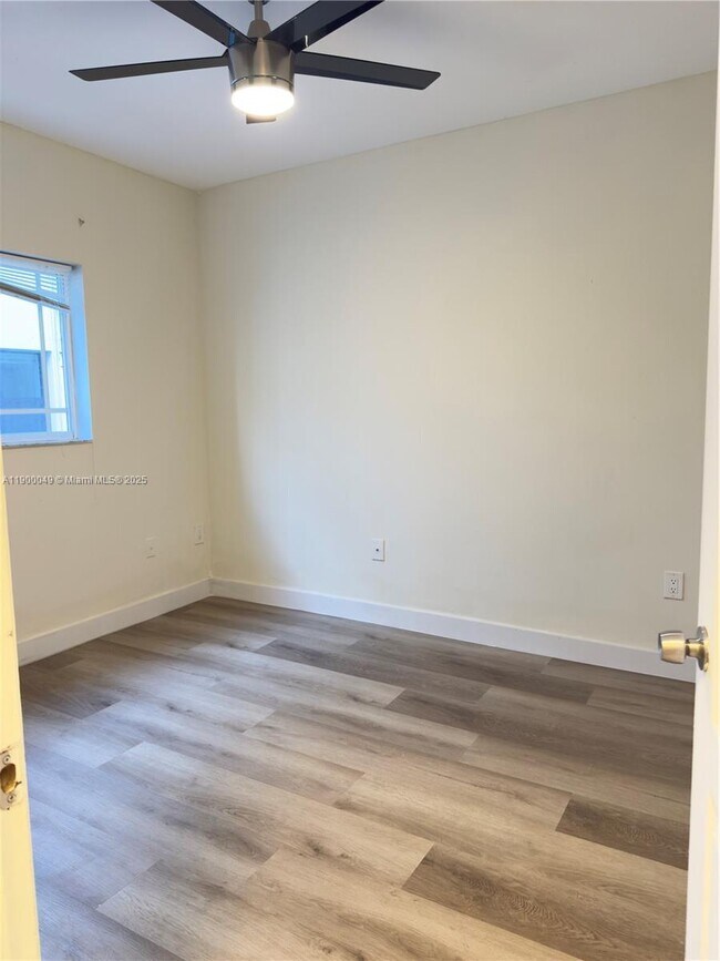 Building Photo - 1930 SW 2nd St