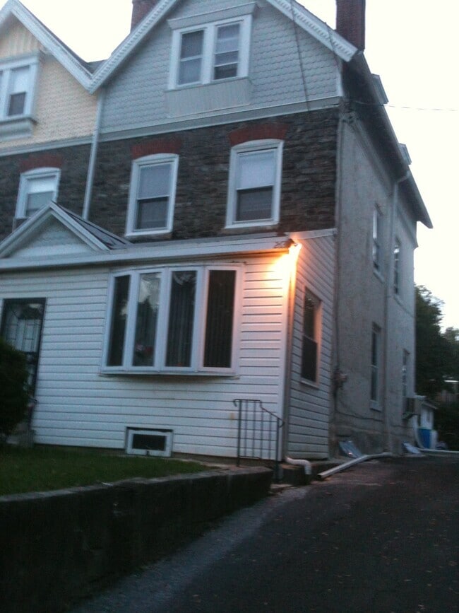 front of house - 263 West Rittenhouse Street