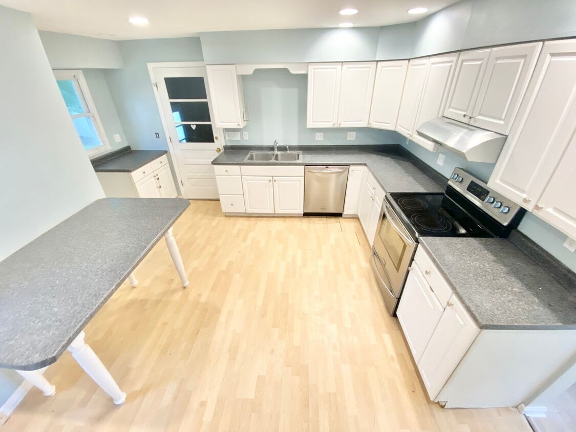 4 Bedroom Home in South Burlington VT Avai... - 4 Bedroom Home in South Burlington VT Avai...